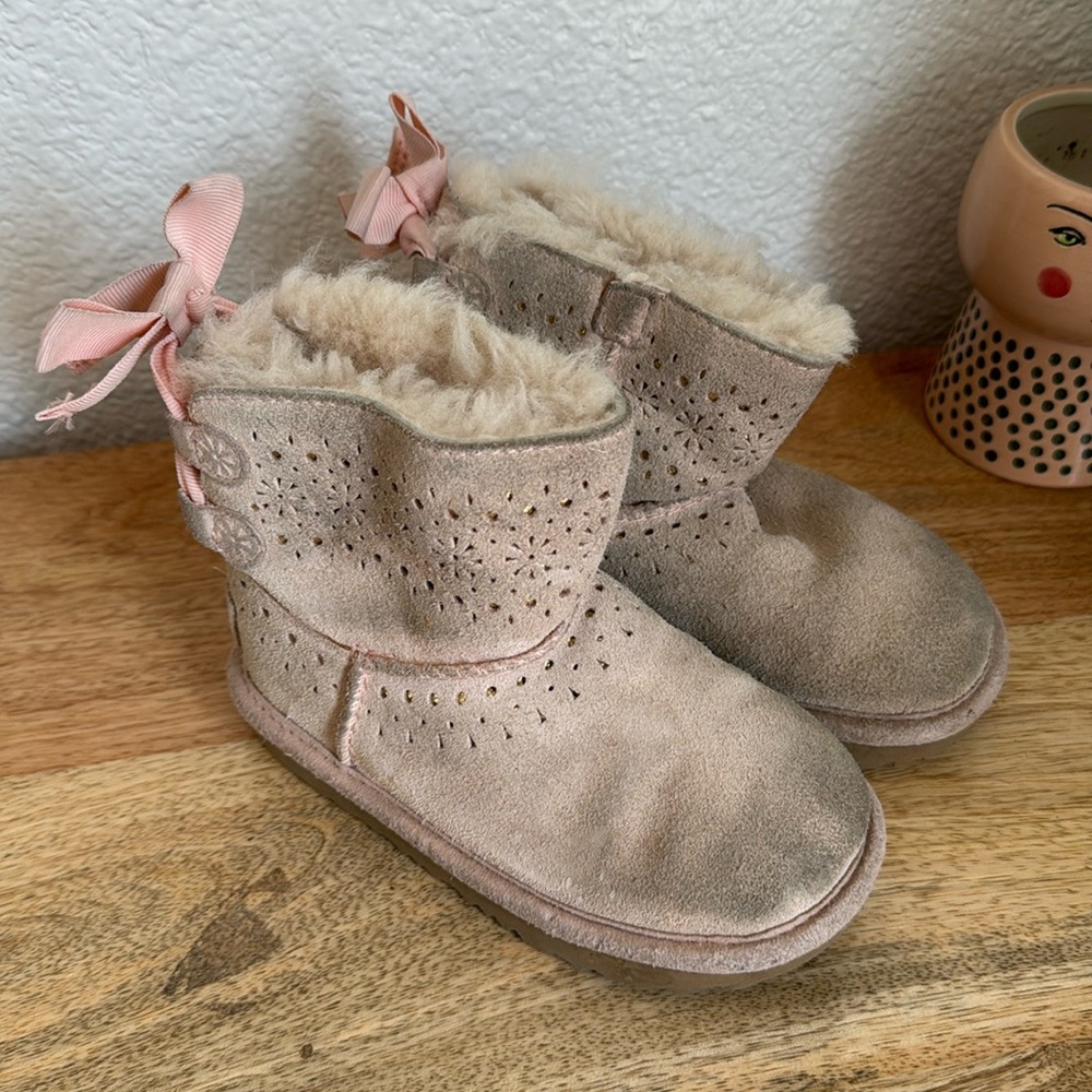 Ugh Pink Bow Boots Girls Size 10